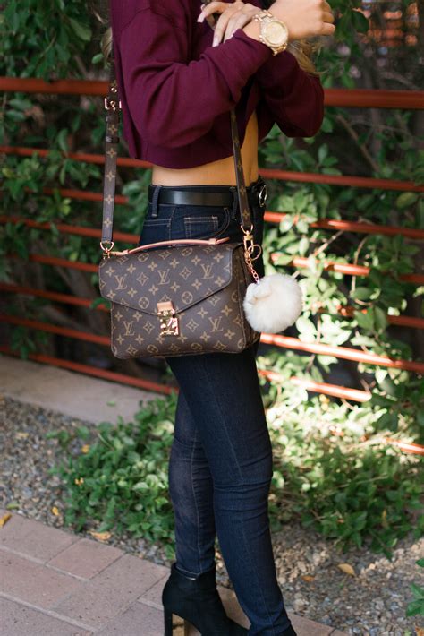 pochette lv outfit|lv pochette metis monogram.